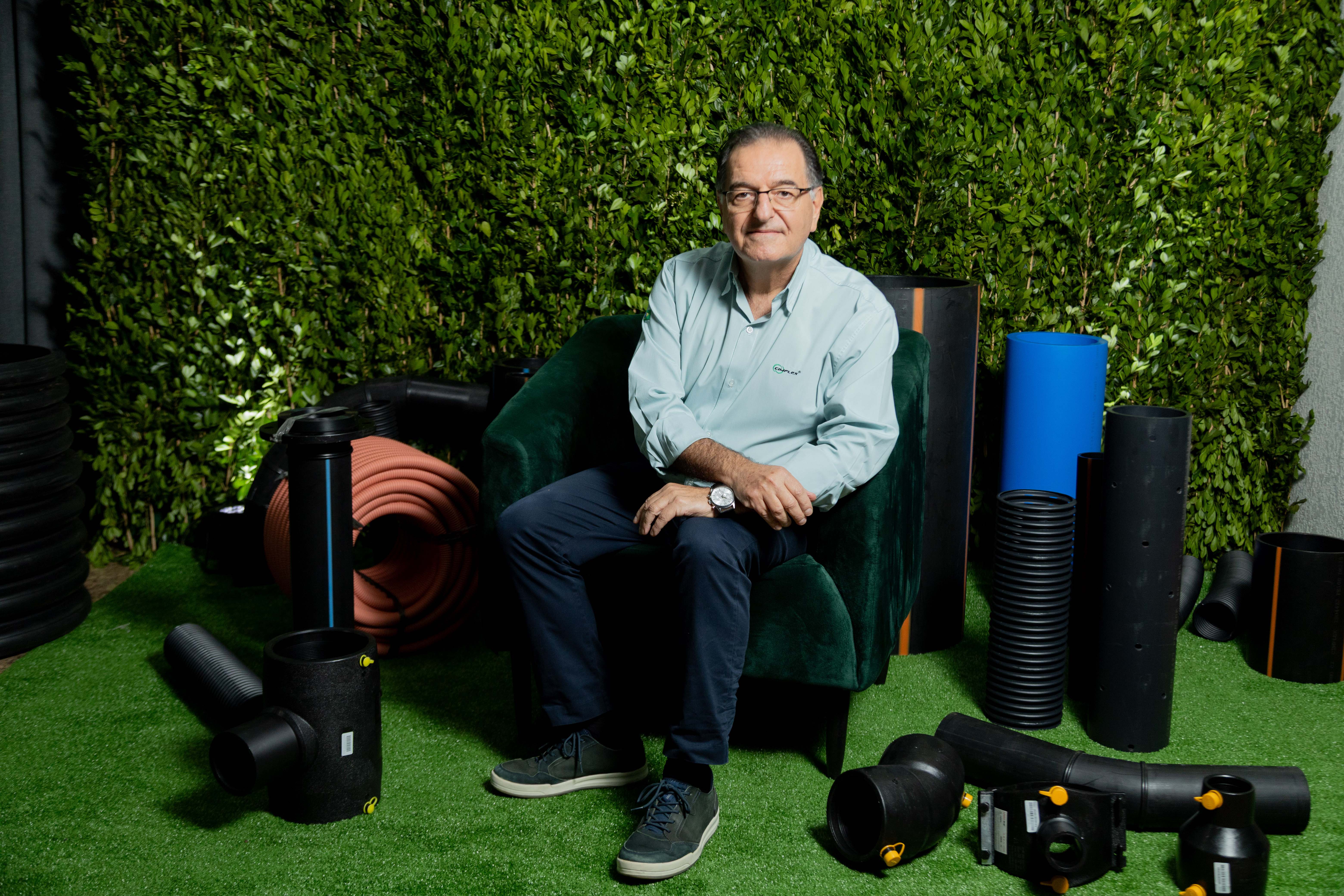 2 Mat®ria de capa ricardo cimflex cr®dito divulgacao