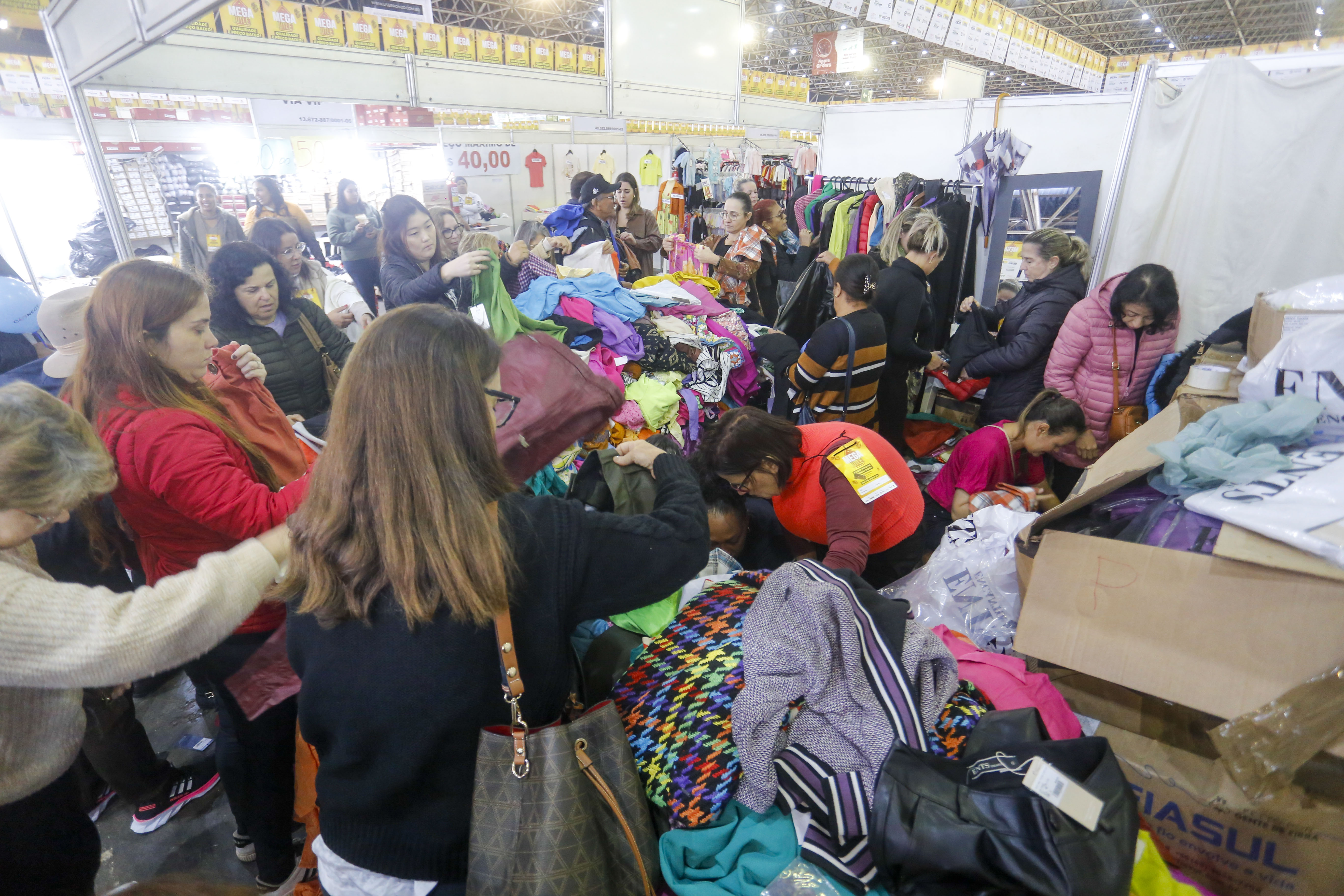 Feira Ponta de Estoque.jpg